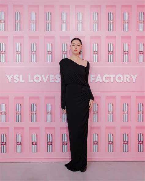 三吉 彩花 ysl|YSLのポップアップイベント『YSL LOVESHINE FACTORY』に .